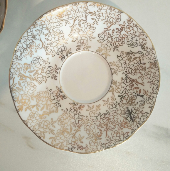 Staffordshire England Elizabethan Fine Bone China Hand Decorated Tea Cup Saucer - Picture 5 of 7